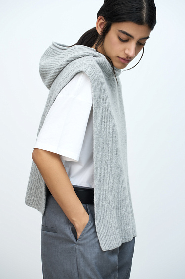 Knitted bib with hood - BRUSNIKA Women Clothes