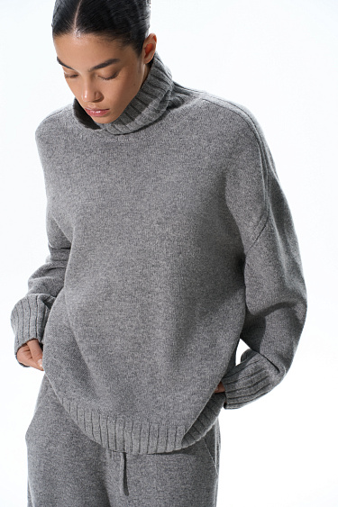 Jumper made of cashmere and wool with a high neck - BRUSNIKA Women Clothes