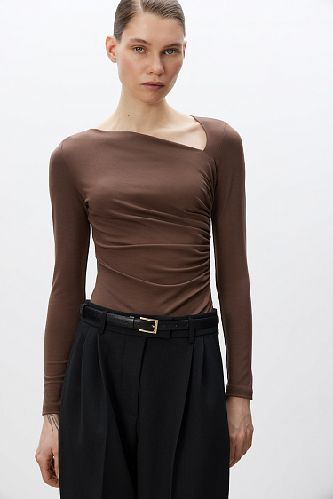 Longsleeve with an asymmetrical neckline - BRUSNIKA Women Clothes
