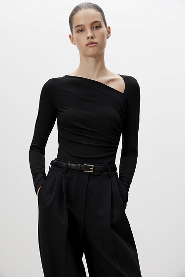 Longsleeve with an asymmetrical neckline - BRUSNIKA Women Clothes