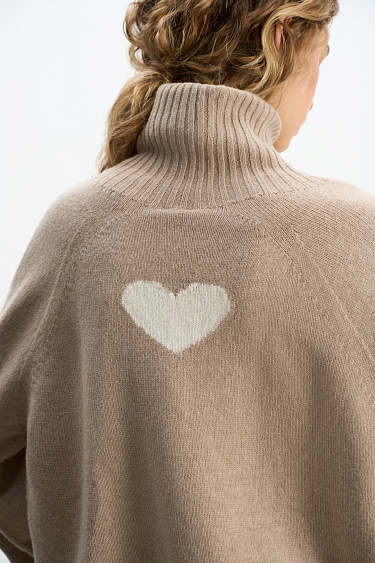 Jumper with a heart on the back - BRUSNIKA Women Clothes